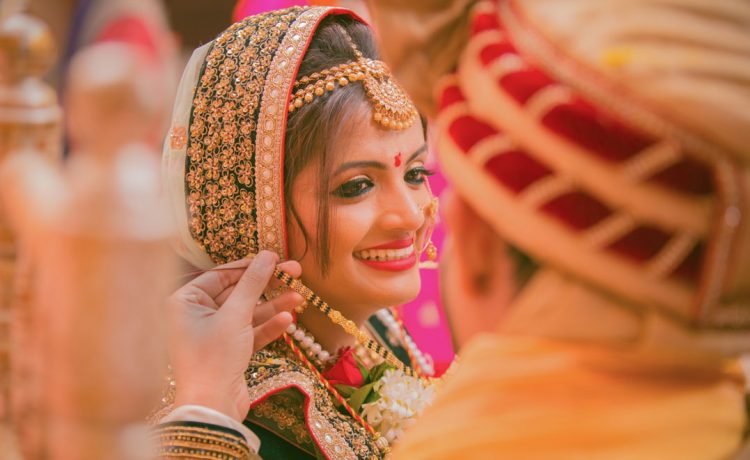 लड़की के जन्म कुंडली से शादी के बारे में कैसे पता लगाया जाता है?